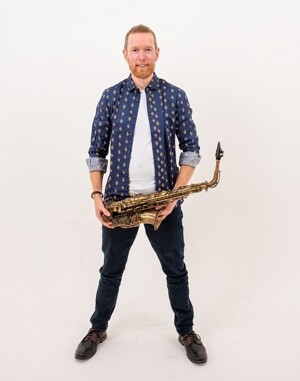 Dw standing sax